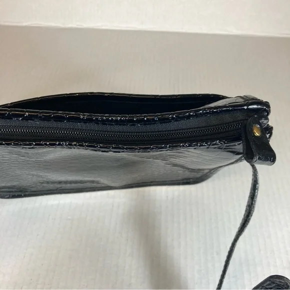 Medallion Genuine Leather Crossbody Purse - Picture 3 of 13